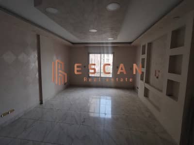 90 sq m apartment for rent in Al Rehab, prime location, with air conditioning and kitchen, Near services.