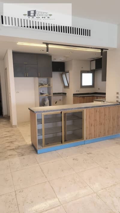 أفضل سعر دوبلكس للإيجار في جاليريا مون فالي Galleria Moon Valley القاهرة الجديدة New Cairo بمساحة 250 متر و3 غرف نوم و3 حمامات وحمام سباحة خاص