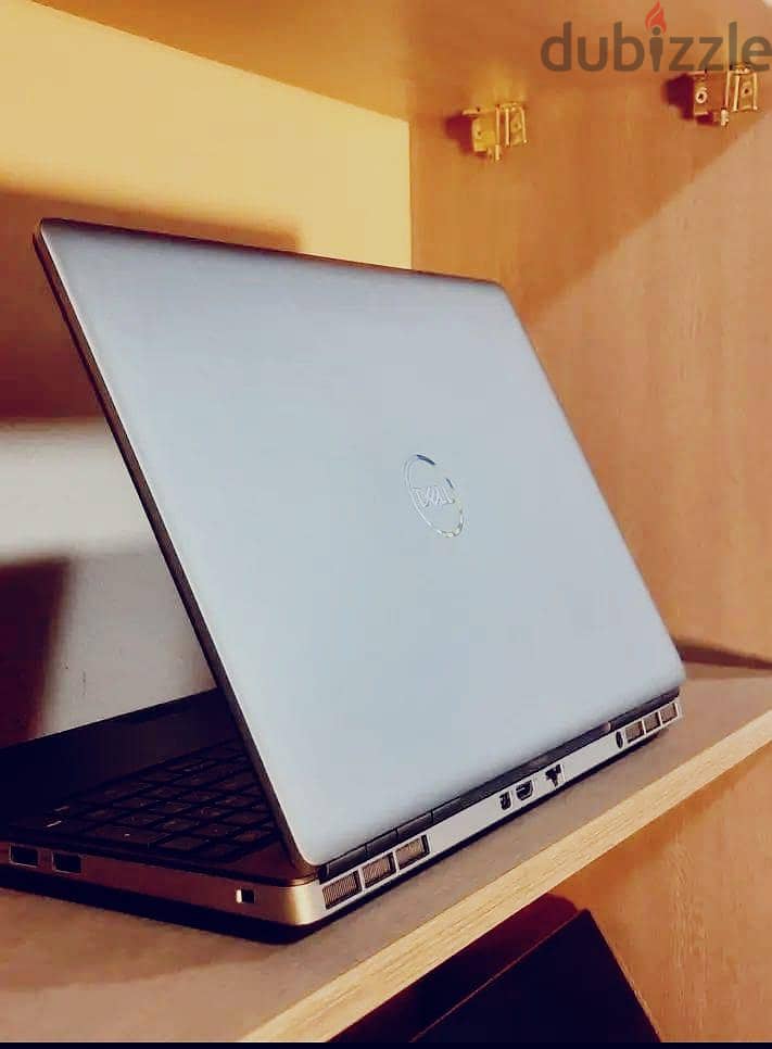 laptop Dell Precision 7550 2