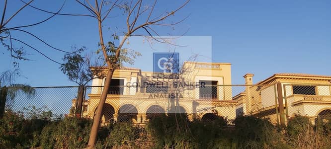 فيلا مستقلة مميزة جدًا للبيع في كمبوند لو ريف – التجمع الخامس