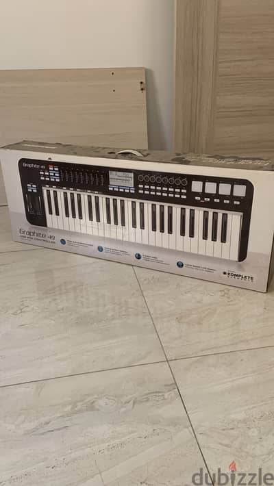 Samson Graphite 49 Midi Keyboard + Mic Stand