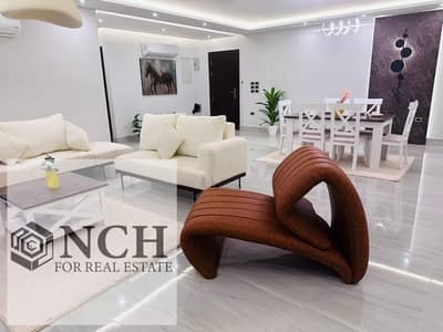 **للإيجار | شقة فاخرة مفروشة بالكامل في Lake View Residence**  استمتع بأسلوب حياة استثنائي داخل **Lake View Residence**، أحد أرقى المجتمعات السكنية