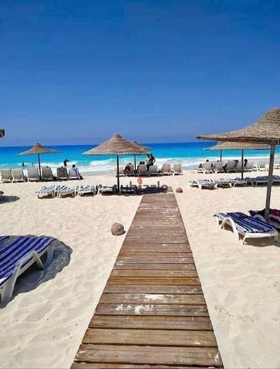 شالية للبيع ارضي بجاردن ف قلب العلمين الجديدة الكيلو 99 مارينا 8 بالقرب من طريق الفوكا و مطار العلمين الجديدة .