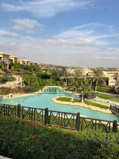 فيلا مستقلة للبيع في ستون بارك Stone Park  بمساحة مميزة تشطيب كامل وإطلالة مباشرة على حمام السباحة وتقع في موقع متميز داخل الكمبوند