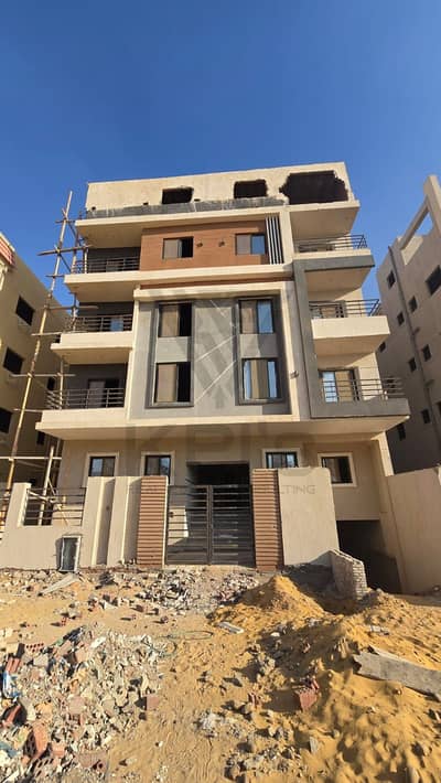 An exceptional apartment available for immediate handover in a prime New Cairo (Tagamoa) location—directly on North Teseen Street—at the lowest cash p