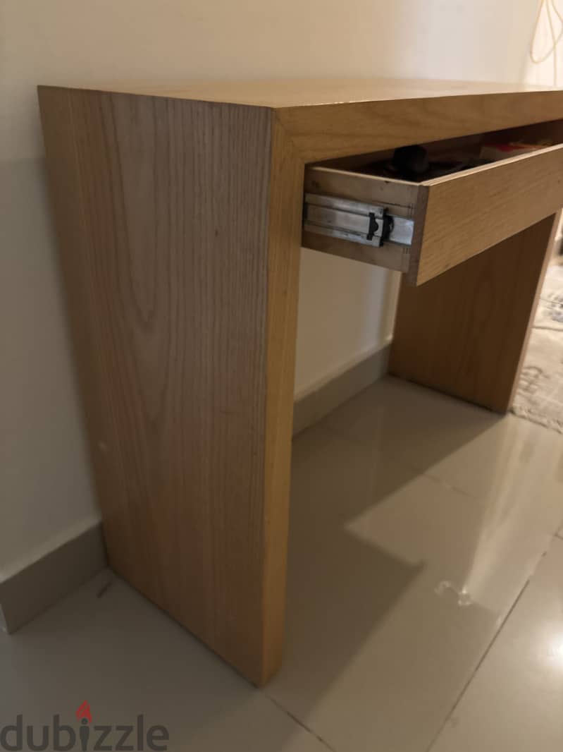 Small wooden desk 1
