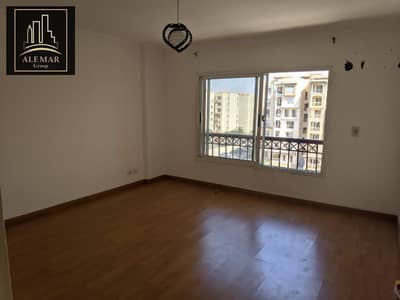 For sale in Madinaty, a 242m² apartment (model 500), finished by the company, on a typical floor in B1, with an unobstructed view.