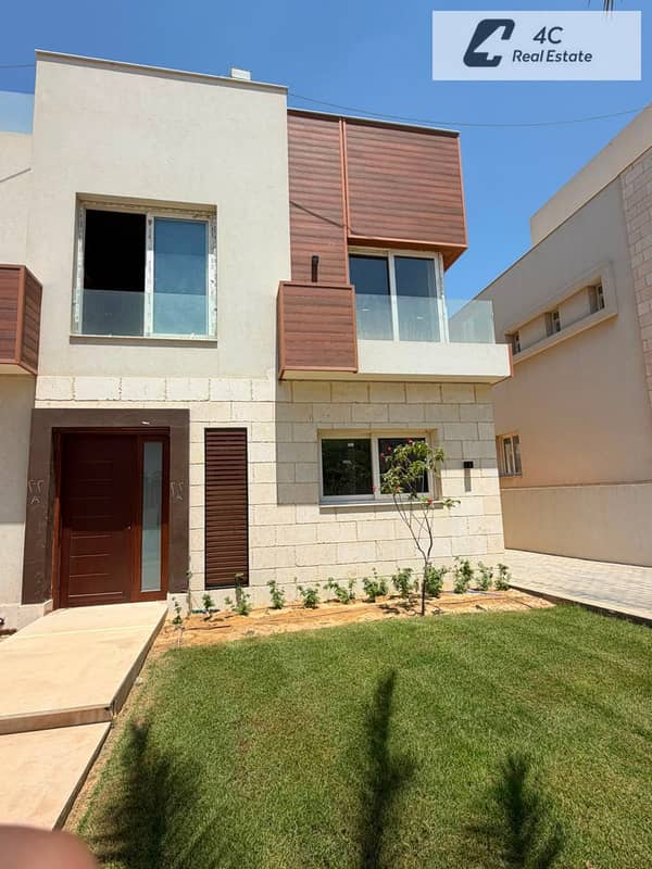 Townhouse for sale lowest down payment , installments 225m ready to move in Azzar 2 new cairo fifth settlement