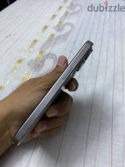 آبل - آيفون 15 برو