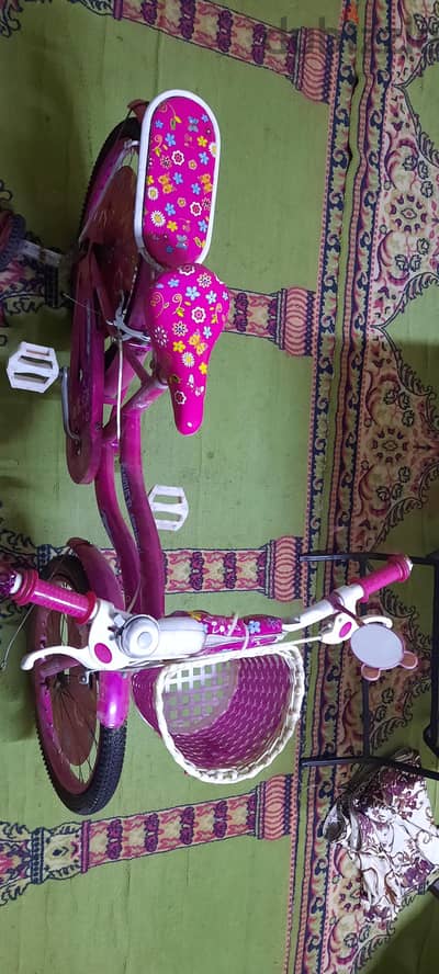 عجلة اطفال للبيع بحالة جيدة