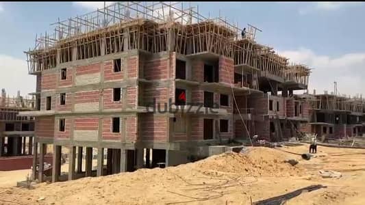 شقة للبيع 113 م بحديقة خاصة 41 م في كمبوند Yellow Residence على طريق السويس مباشرة التجمع الخامس القاهرة الجديدة New Cairo