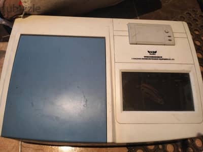جهاز مقياس طيف ضوئي (Spectrophotometer)