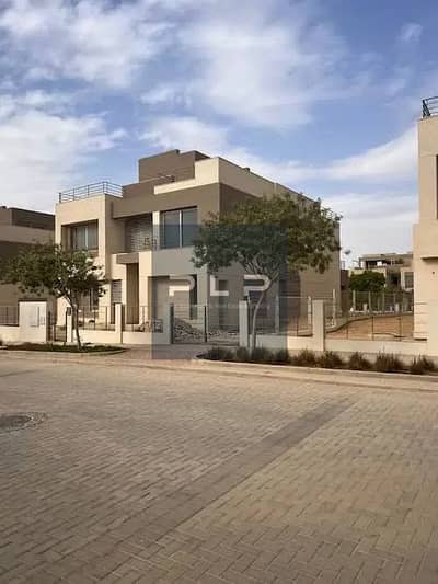 فيلا  ريسيل للبيع استلام فوري أفضل لوكيشن وبفيو بحري بالكامل في ارقي كمبوند سكني بالم هيلز Palm Hills