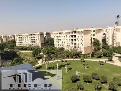 لقطه  للبيع بمدينتي شقه 96م في B7 بسعر مغري جدا  مساحه 96 متر النموذج االمطلوب دور متكرر     مكونه من 2 نننوم  و 2 حمام   قريبه من الخدمات و المسجد  تشطيب شركه  موقع مميز مطلوب سعر مفاجااه  خالصه كاش   جاهزه للسكن   التواصل فون او واتساب 01002715806