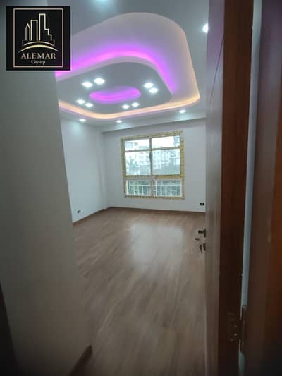 For sale in Madinaty, a 165 sq m apartment with fully custom finishes, overlooking a garden and park, directly next to services, in B10, second floor.