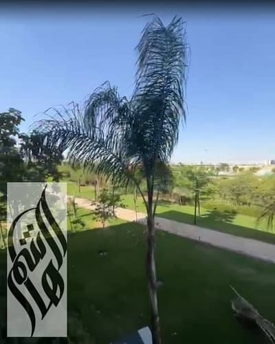 شقة 150م للبيع في مدينتي B15، 3 غرف، ماستر بدريسنج، فيو مفتوح على مجرى السيل غير مجروح.