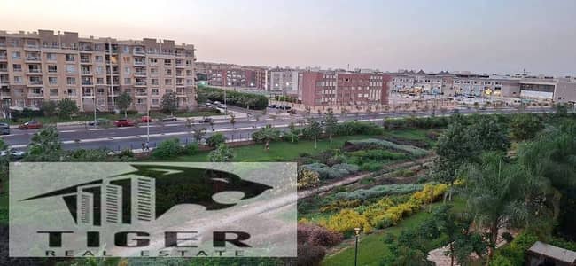  فرصة مميزة للبيع في مدينتي – أعلى تميز بالـ B12    شقة للبيع في مدينتي – B12 المساحة: 165 متر  الدور: الاول   فيو وايد جاردن  ومجري سيل مفتوح من جميع الغرف – أعلى تميز وخصوصية كاملة   موقع استثنائي:   أمام الكرفت زون مباشر    من أفضل مواقع المرح