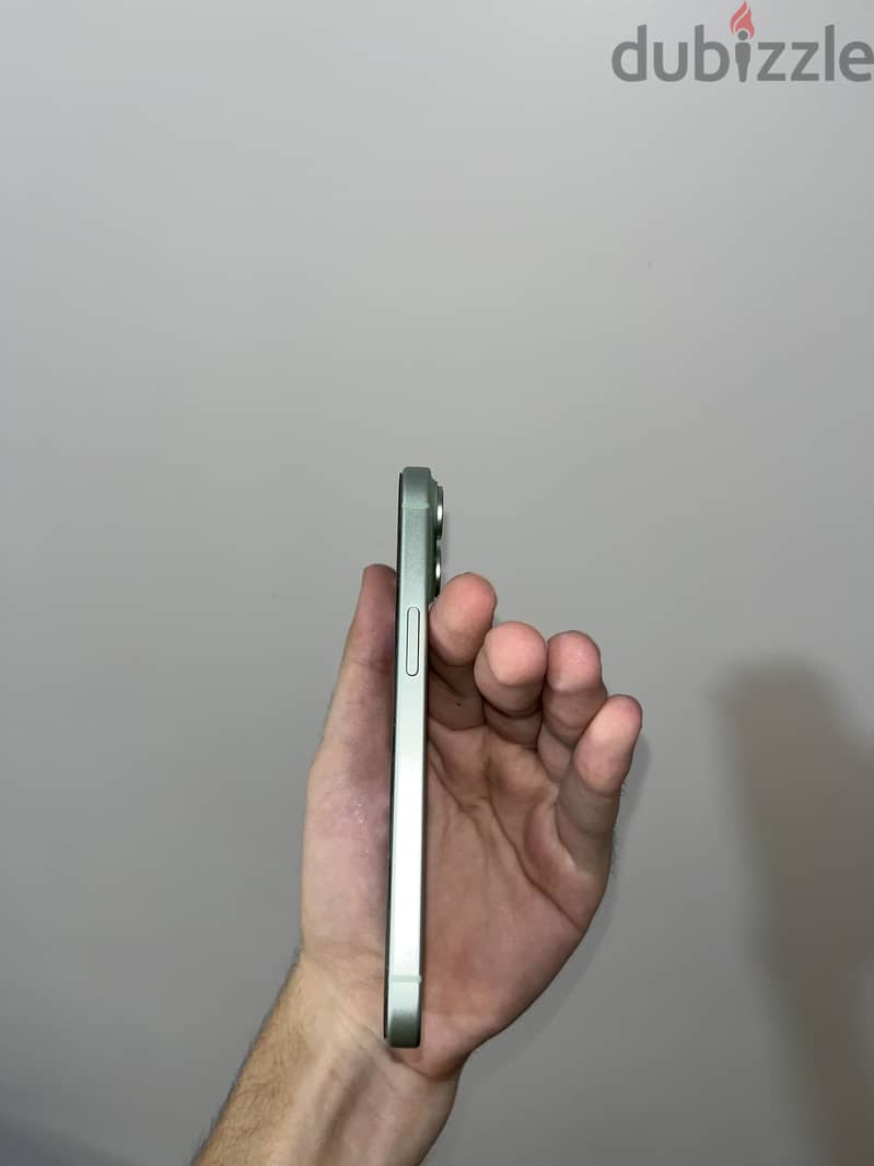 Apple iPhone 15 4