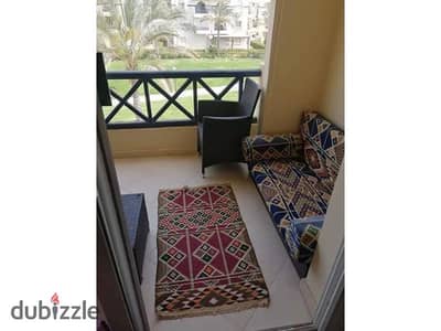 متاح للإيجار شاليه مفروش بالكامل في ستيلا سيدي عبد الرحمن، تشطيبات وفرش على أعلى مستوى، جاهز للاستمتاع بإجازة صيفية مميزة.