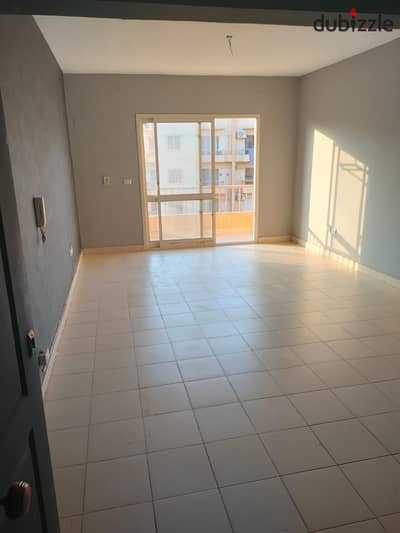 Apartment for rent - Future City  A unique opportunity for rent in Future City, a distinctive rear location in front of Zayed Dunes.   - Third floor - Bedroom - Bathroom - Kitchen - Reception   Required rent: 10,000 EGP per month  For inquiries or to schedule a visit, contact us.