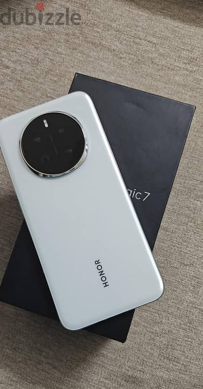 honor magic 7 (512/12) بحاله ممتازه للبيع او للبدل