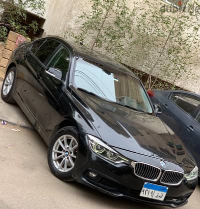 بي ام دبليو 318 2018 فابريكا بالكامل حالة ممتازة