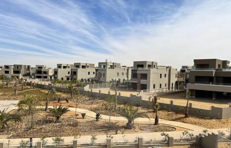 توين هاوس للبيع في بالم هيلز قطامية اكستنشن - التجمع الخامس -300 متر - القاهرة الجديدة - ببنتهاوس -
