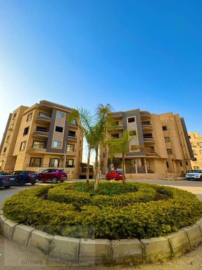 شقه 230m + 22 garden بالتجمع الخامس في كمبوند بجوار الجامعه الامريكيه