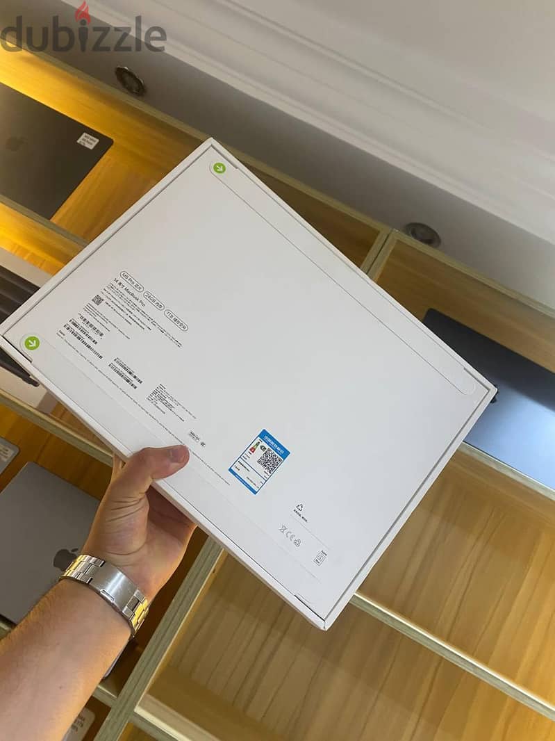 MACBOOK M5PRO 14inch 1
