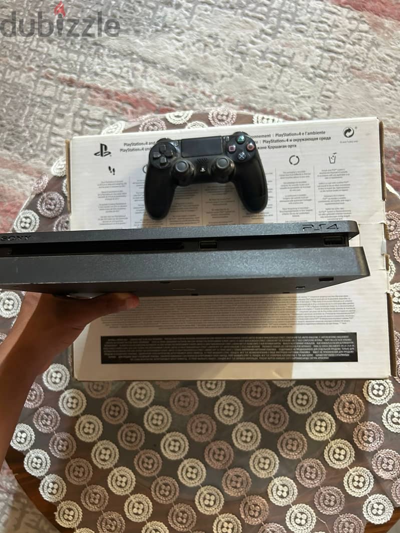 PlayStation 4 Slim 1TB + Original Controller 4