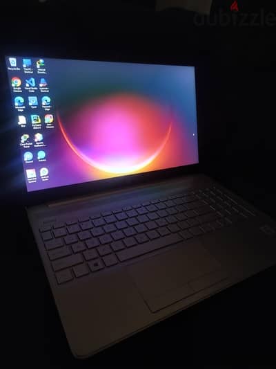 Hp laptop 8 ram M. 2 جيل عاشر i5-1035g1