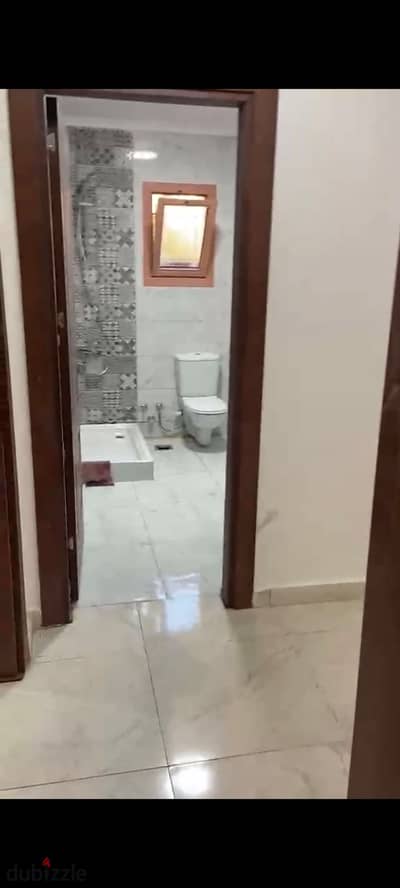 شقة للايجار ارضى بحديقة بالتكييفات كمبوند اوبرا سيتى