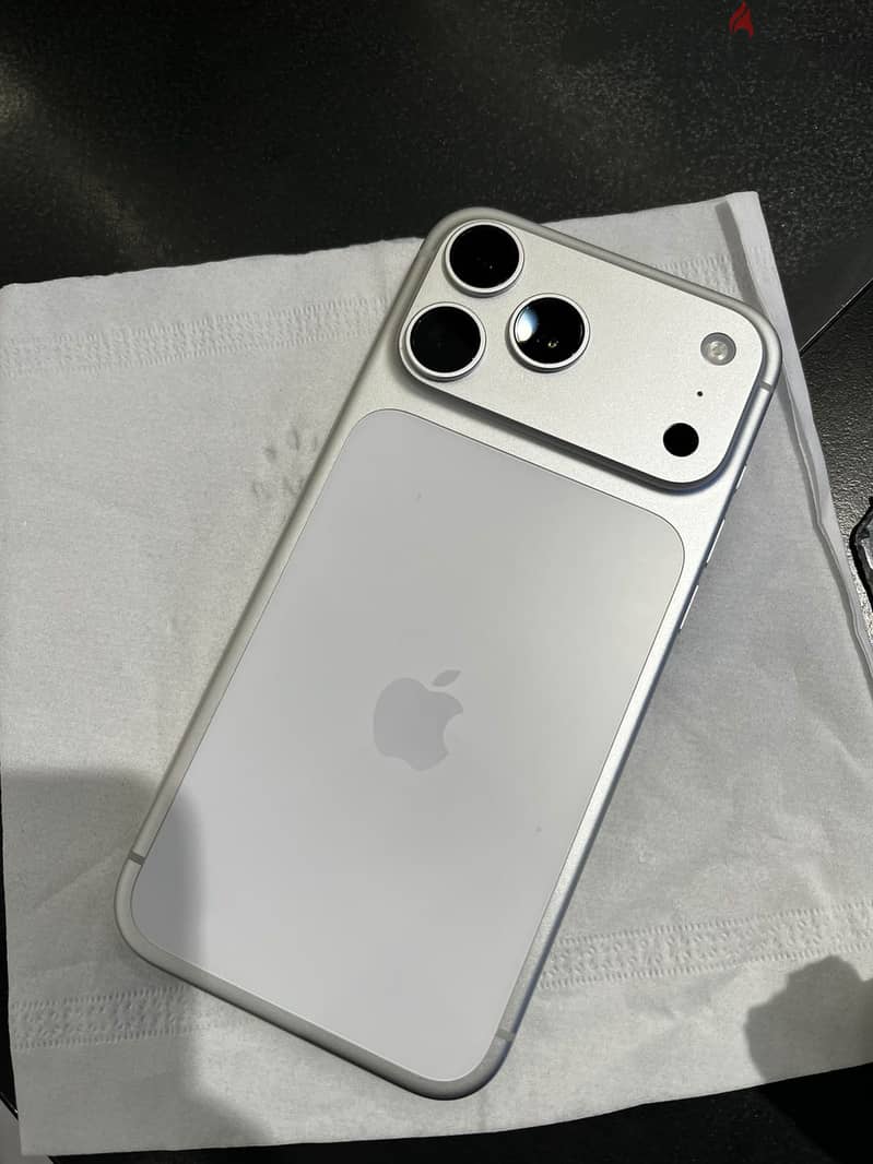 Apple - iPhone 17 Pro Max 1