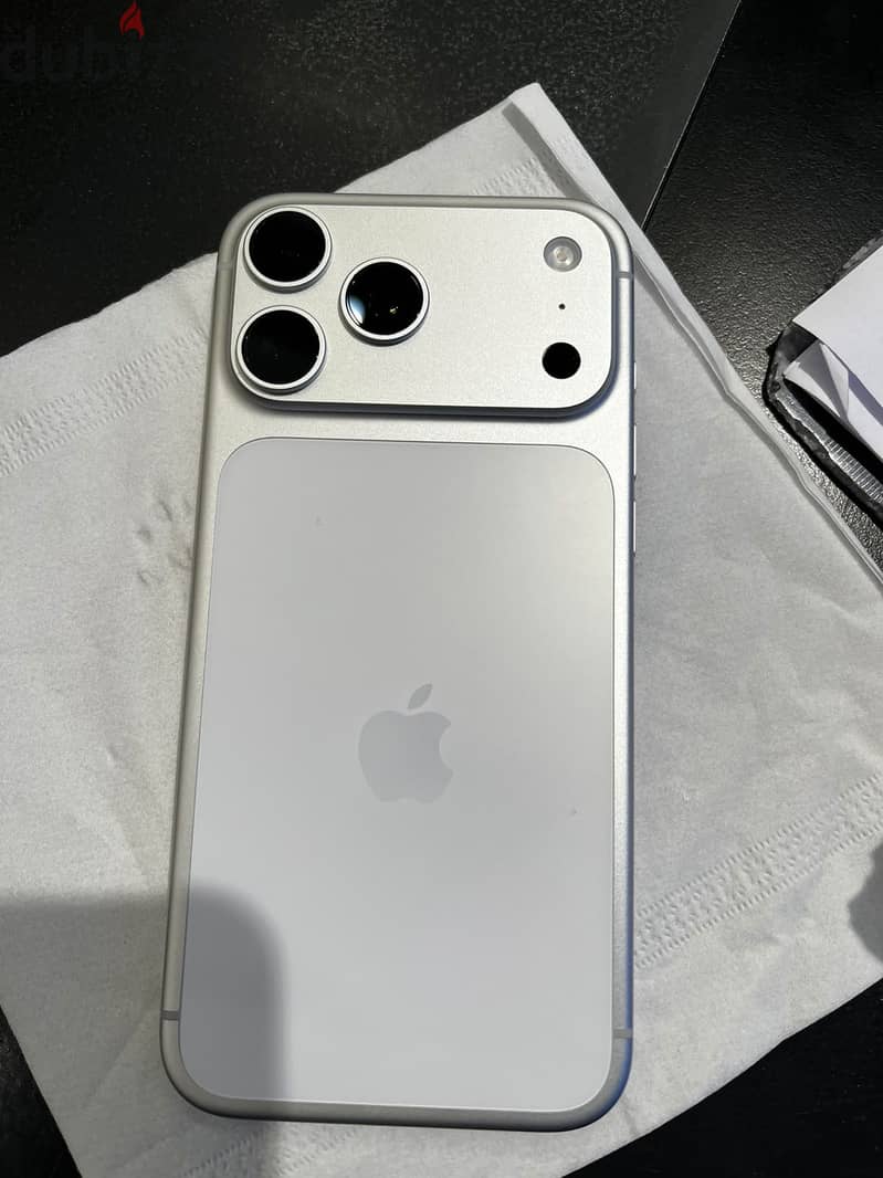 Apple - iPhone 17 Pro Max 2