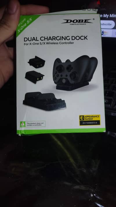 قاعدة شحن DOBE مزدوجة لدراعات Xbox مع بطاريتين - زيرو بالعلبة