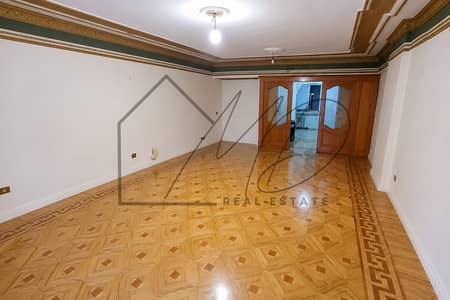 شقة للإيجار السكني في رشدي 180م