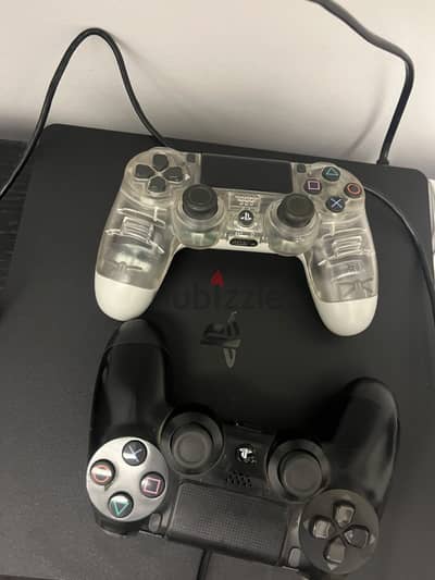 PS4 Silm 2 controllers