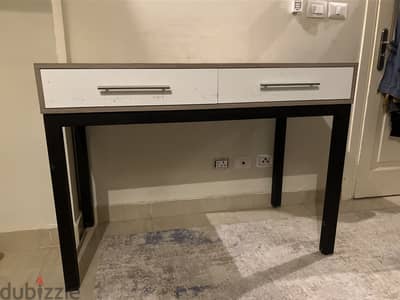 desk مكتب