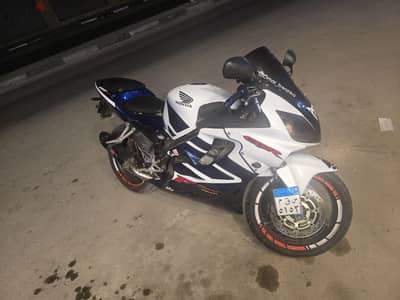Honda f4i sport 2001