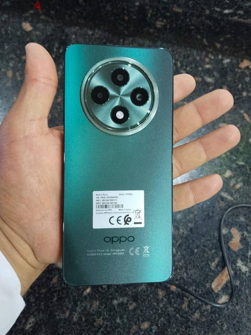 OPPO Reno12 F 4