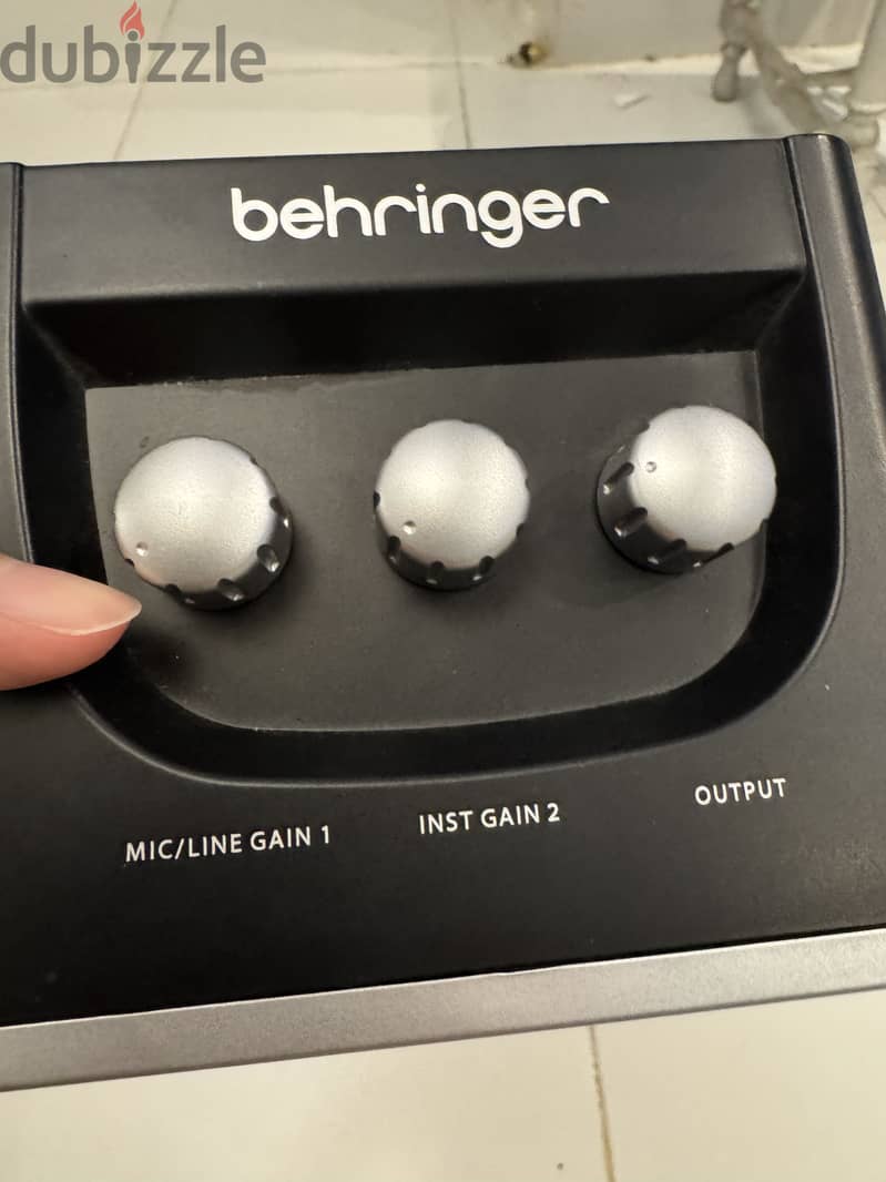 Behringer U-Phoria Studio bundle 2