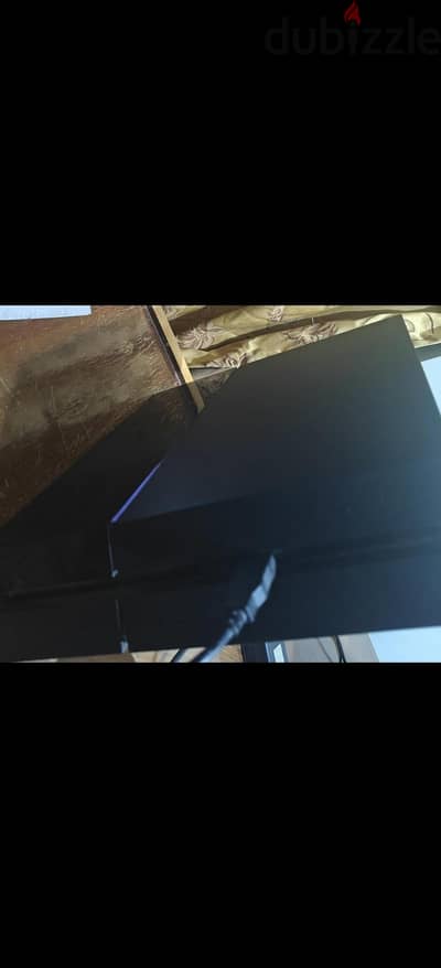 playstation 4 معاه ٤ دراعات و ١٨ لعبه