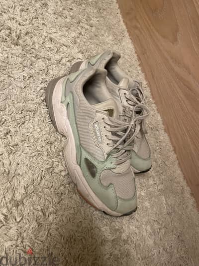 adidad falcons women size 39