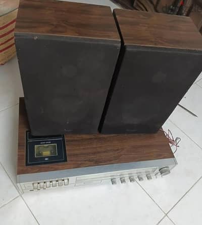 Hitachi vintage radio cassette