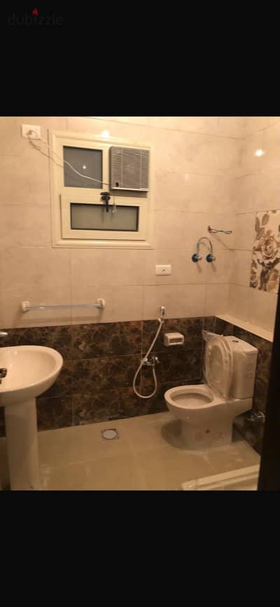 Apartment for rent in the Eighth District Sheikh Zayed 280 meters