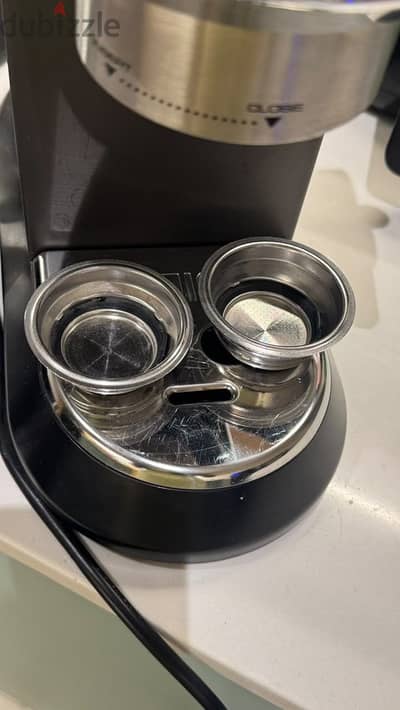 Coffee machine delonghi dedica ec685