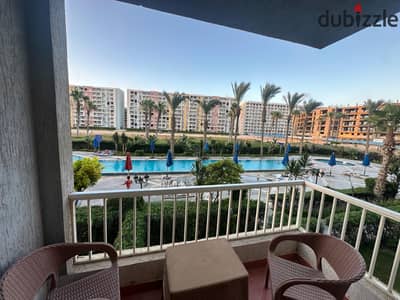 For rent, a chalet in Porto View Golf, distinguished on the pool, furnished like a hotel.