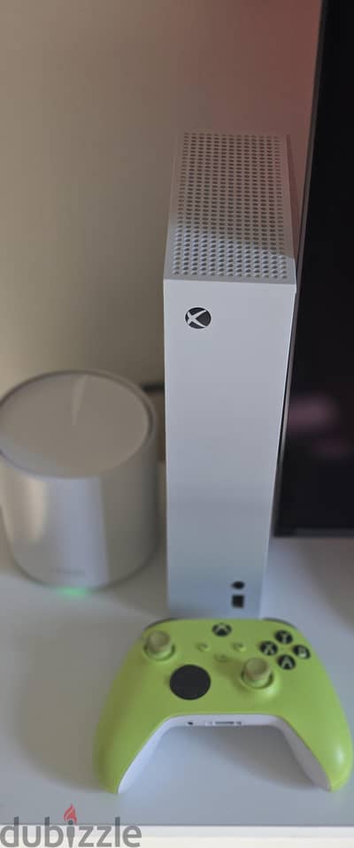 Xbox Series S + 2 Controllers