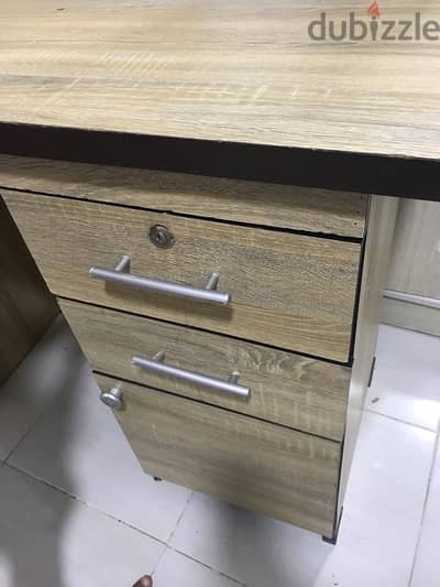 مكتب للبيع