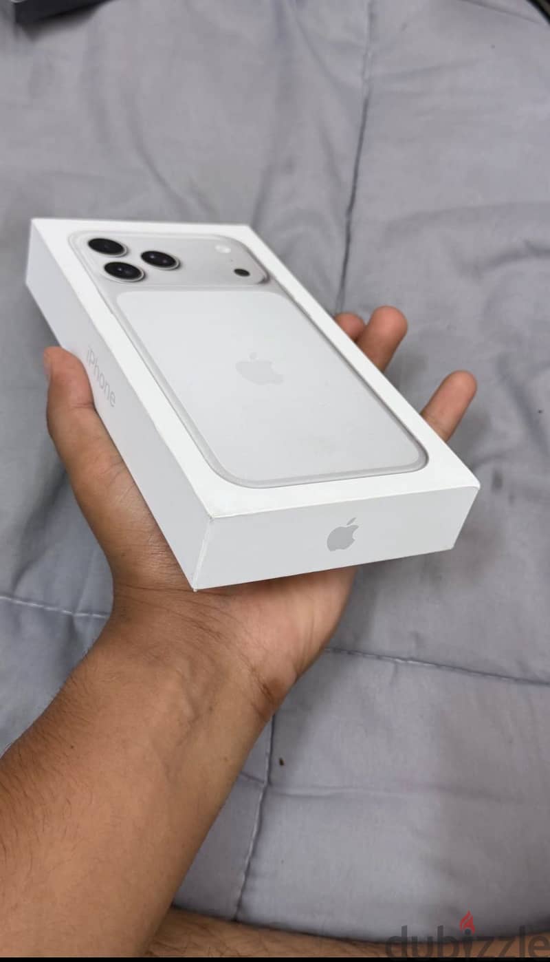 Apple - iPhone 17 Pro Max 1